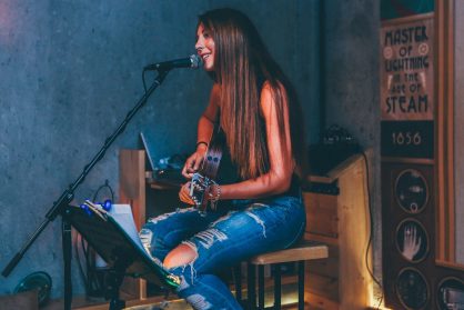 GITARRE UND GESANG